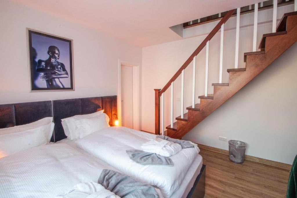 Hotel Dona Bergisch Gladbach Ngoại thất bức ảnh