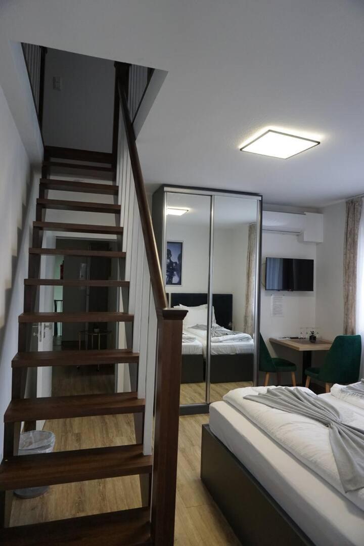 Hotel Dona Bergisch Gladbach Ngoại thất bức ảnh