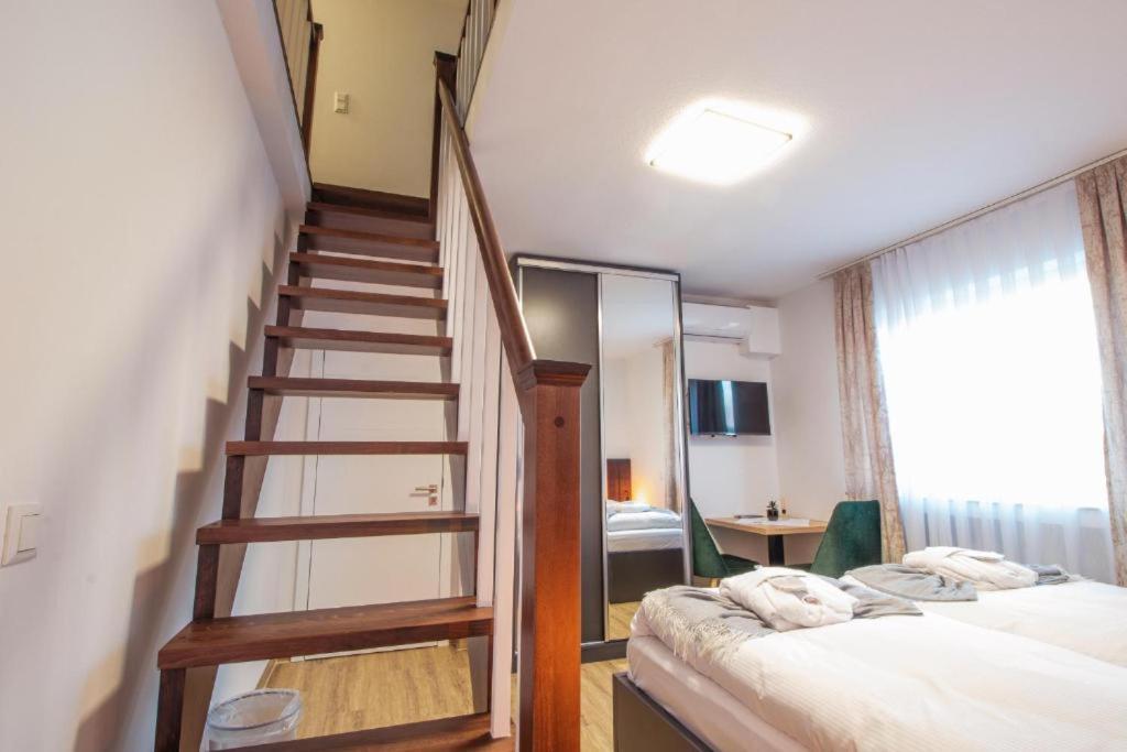 Hotel Dona Bergisch Gladbach Ngoại thất bức ảnh