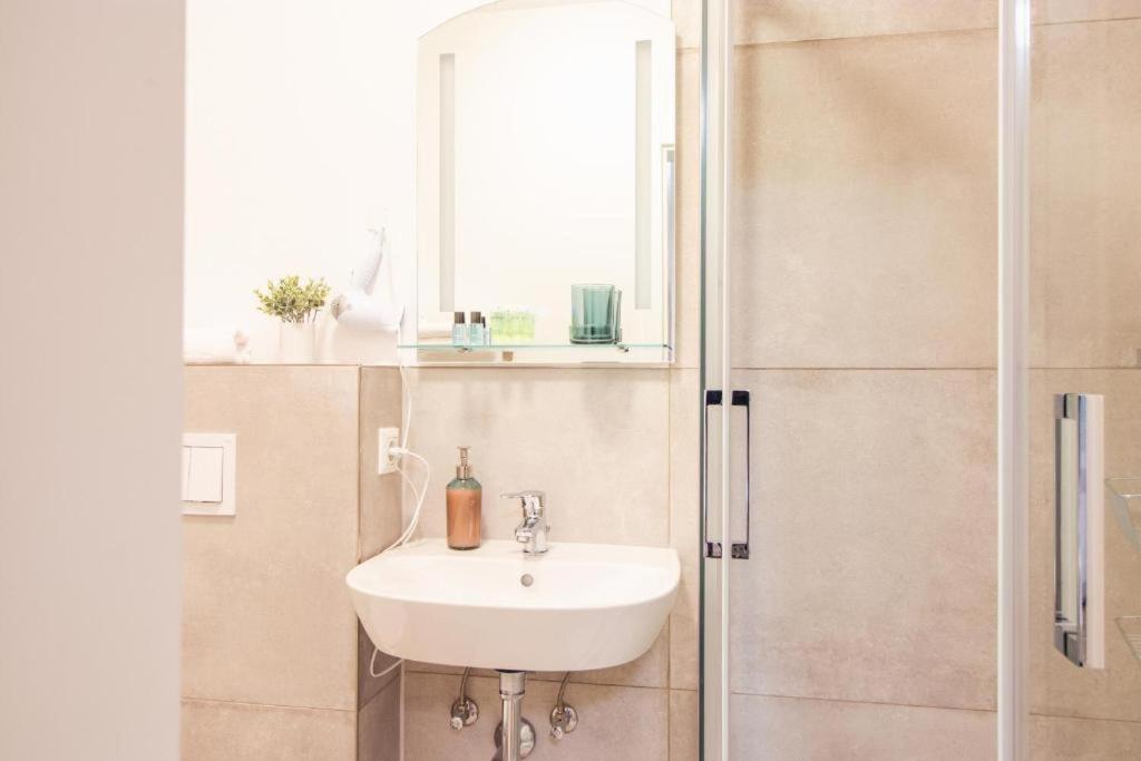 Hotel Dona Bergisch Gladbach Ngoại thất bức ảnh